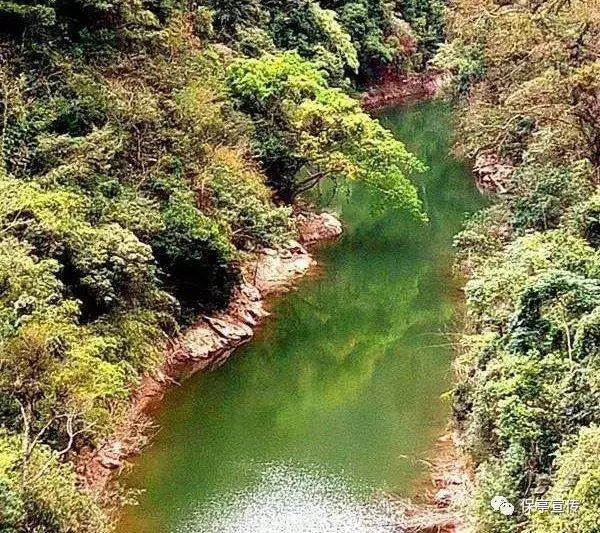 既然“奇点”是出现在一个虚无、没有时空的“地方”，这还算“虚无”吗？